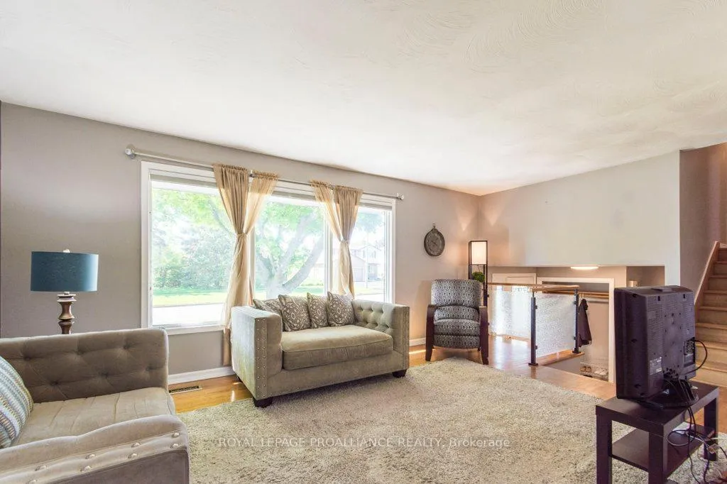 Photo 12 of 590 Victoria Avenue, Belleville, Thurlow Ward — HOMEH