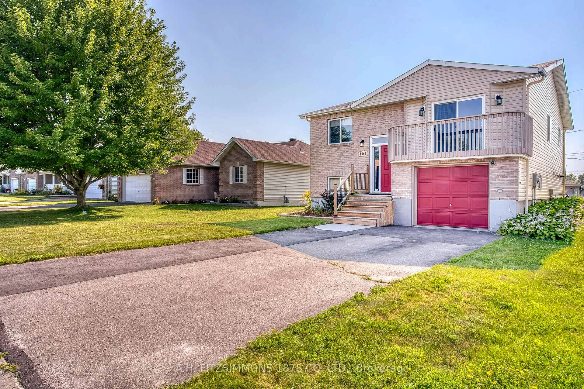 Photo 2 of 106 Merrick Street, Smiths Falls — HOMEH
