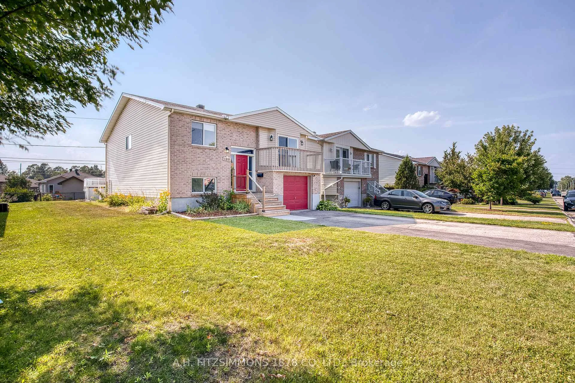 Photo 3 of 106 Merrick Street, Smiths Falls — HOMEH