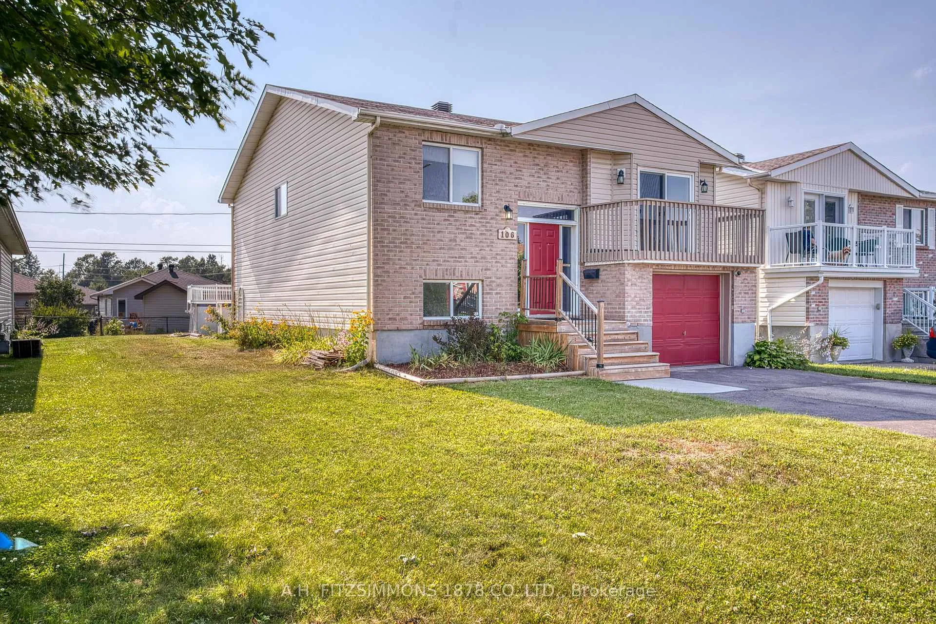 Photo 4 of 106 Merrick Street, Smiths Falls — HOMEH