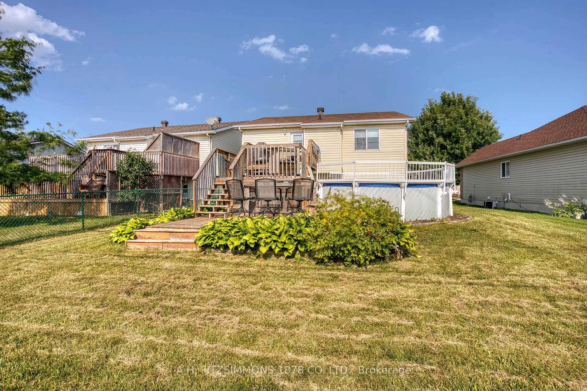 Photo 7 of 106 Merrick Street, Smiths Falls — HOMEH