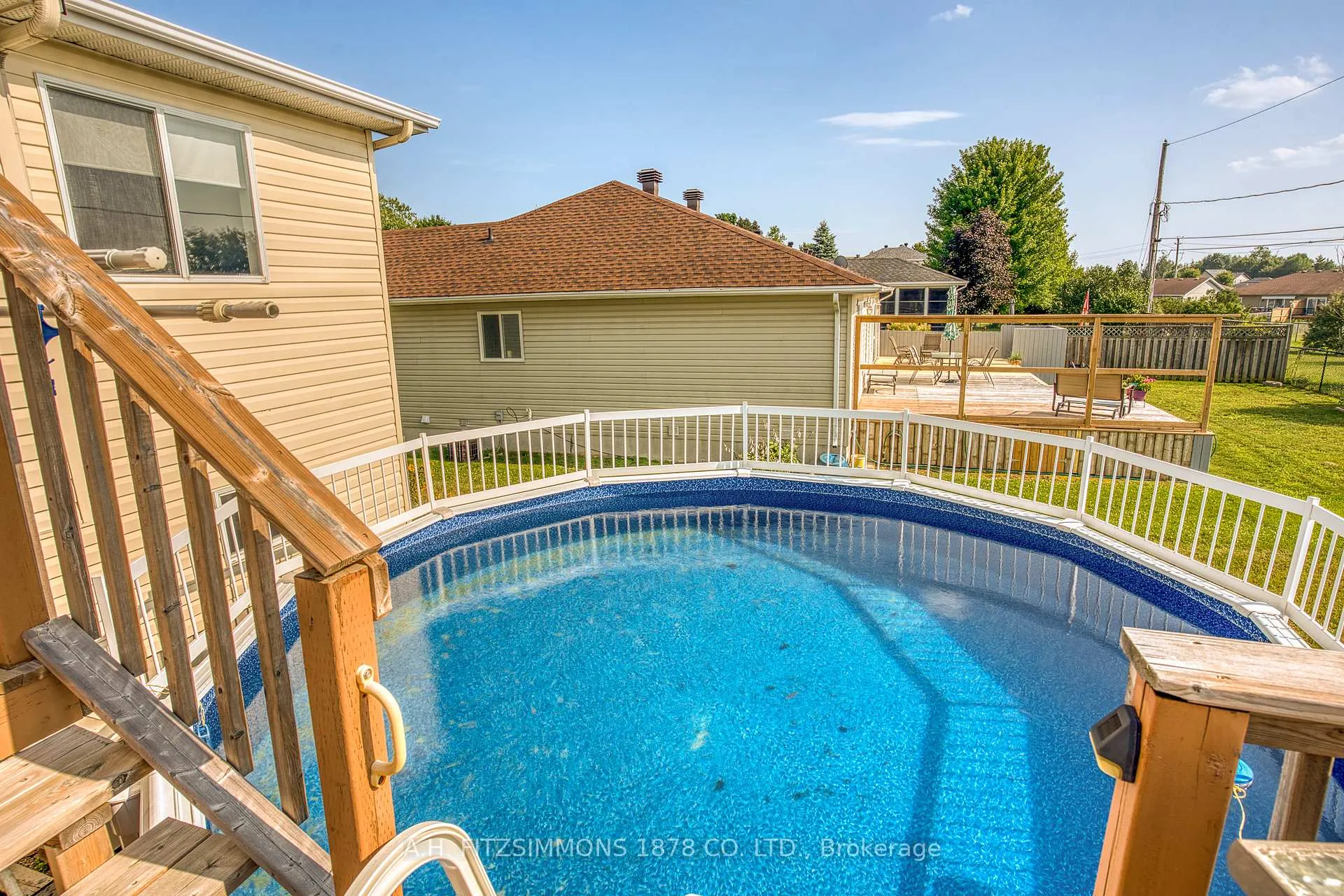 Photo 15 of 106 Merrick Street, Smiths Falls — HOMEH