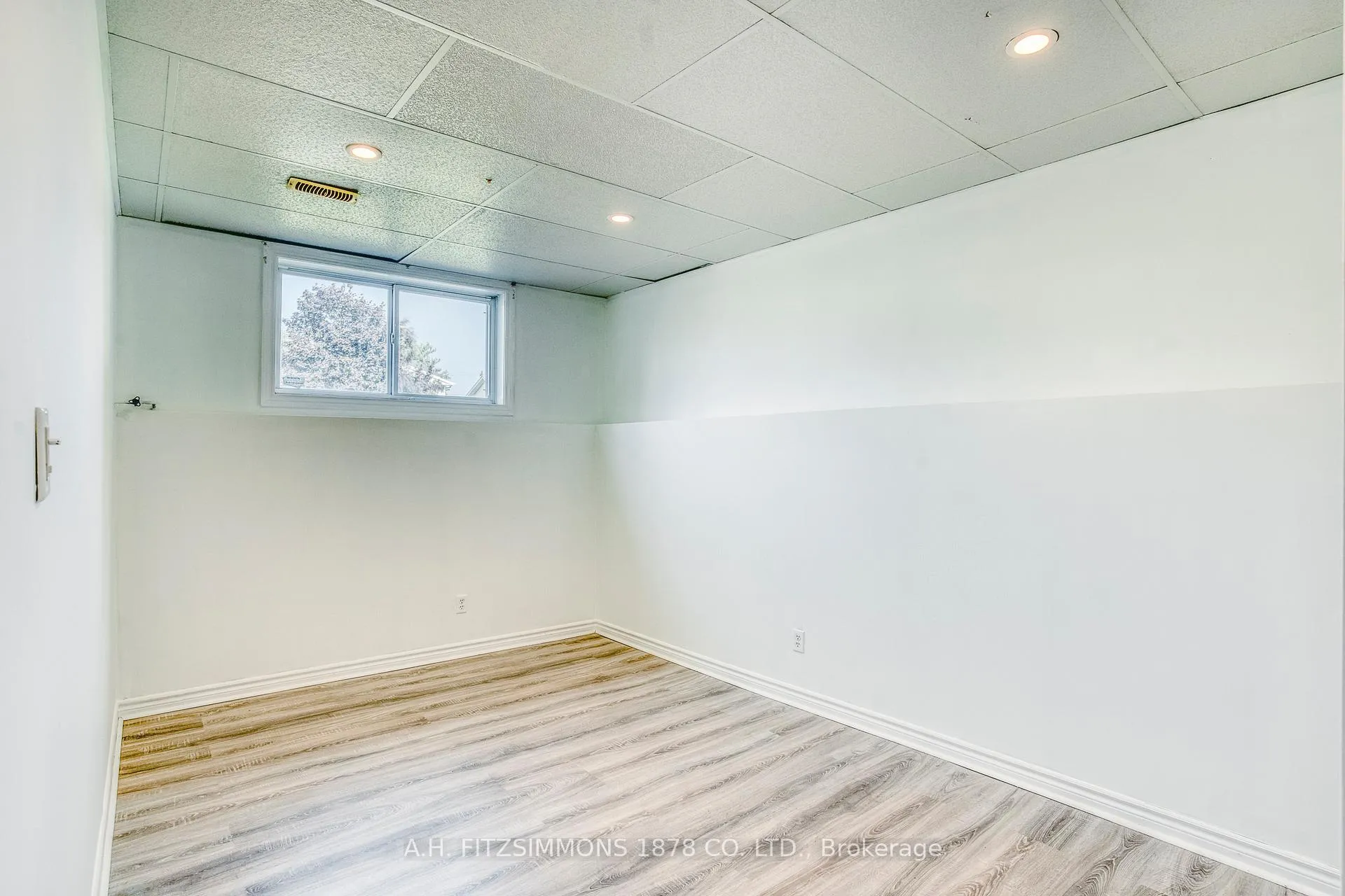 Photo 38 of 106 Merrick Street, Smiths Falls — HOMEH