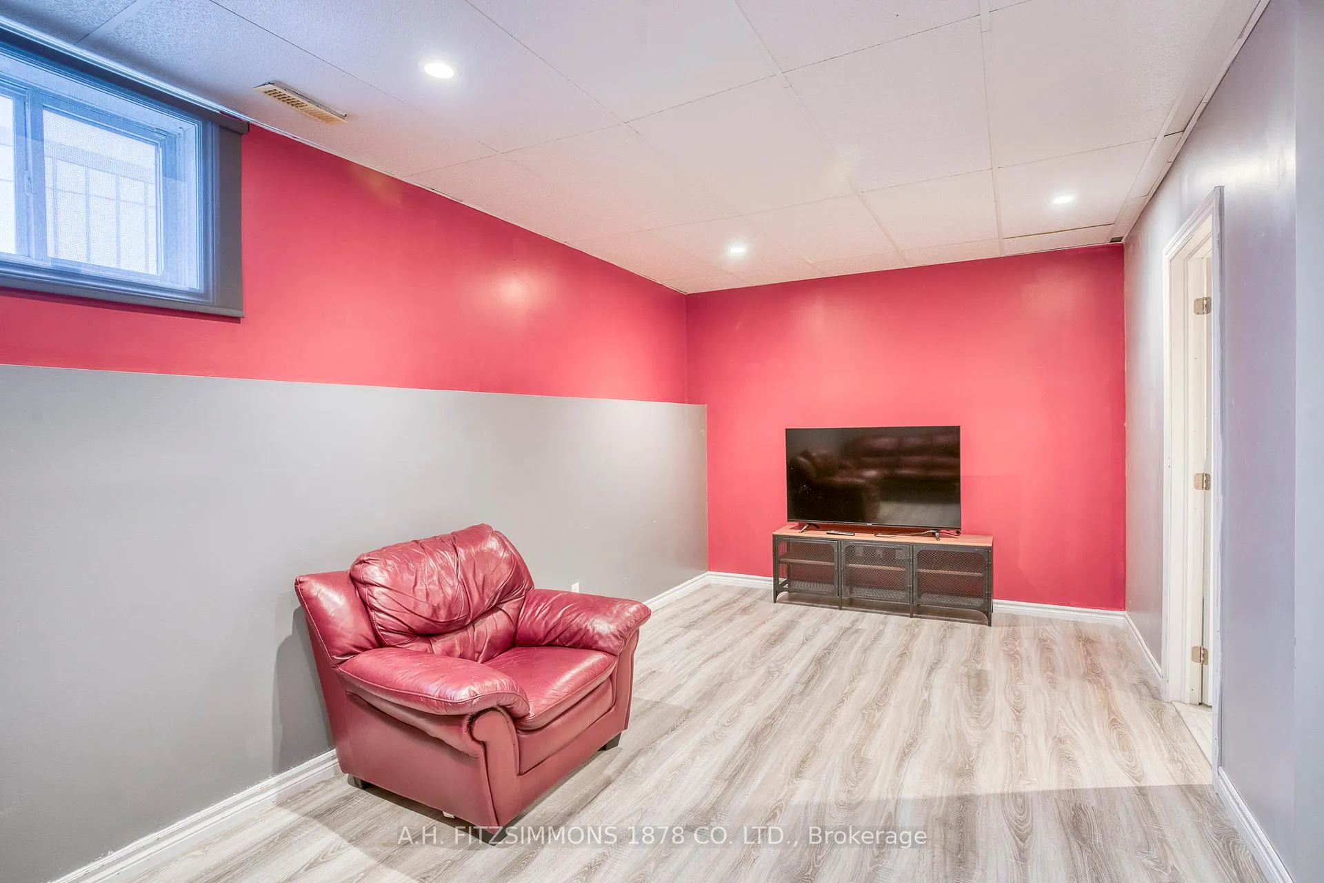 Photo 42 of 106 Merrick Street, Smiths Falls — HOMEH