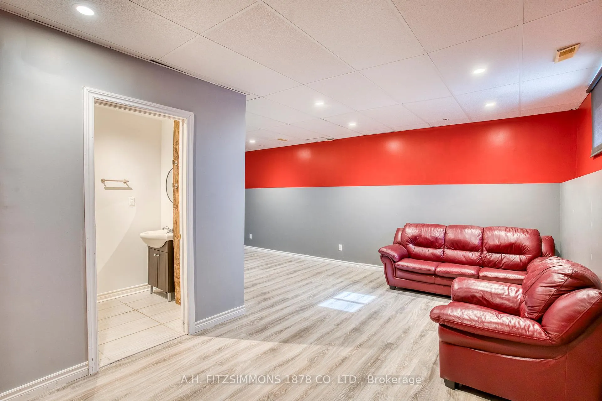 Photo 43 of 106 Merrick Street, Smiths Falls — HOMEH