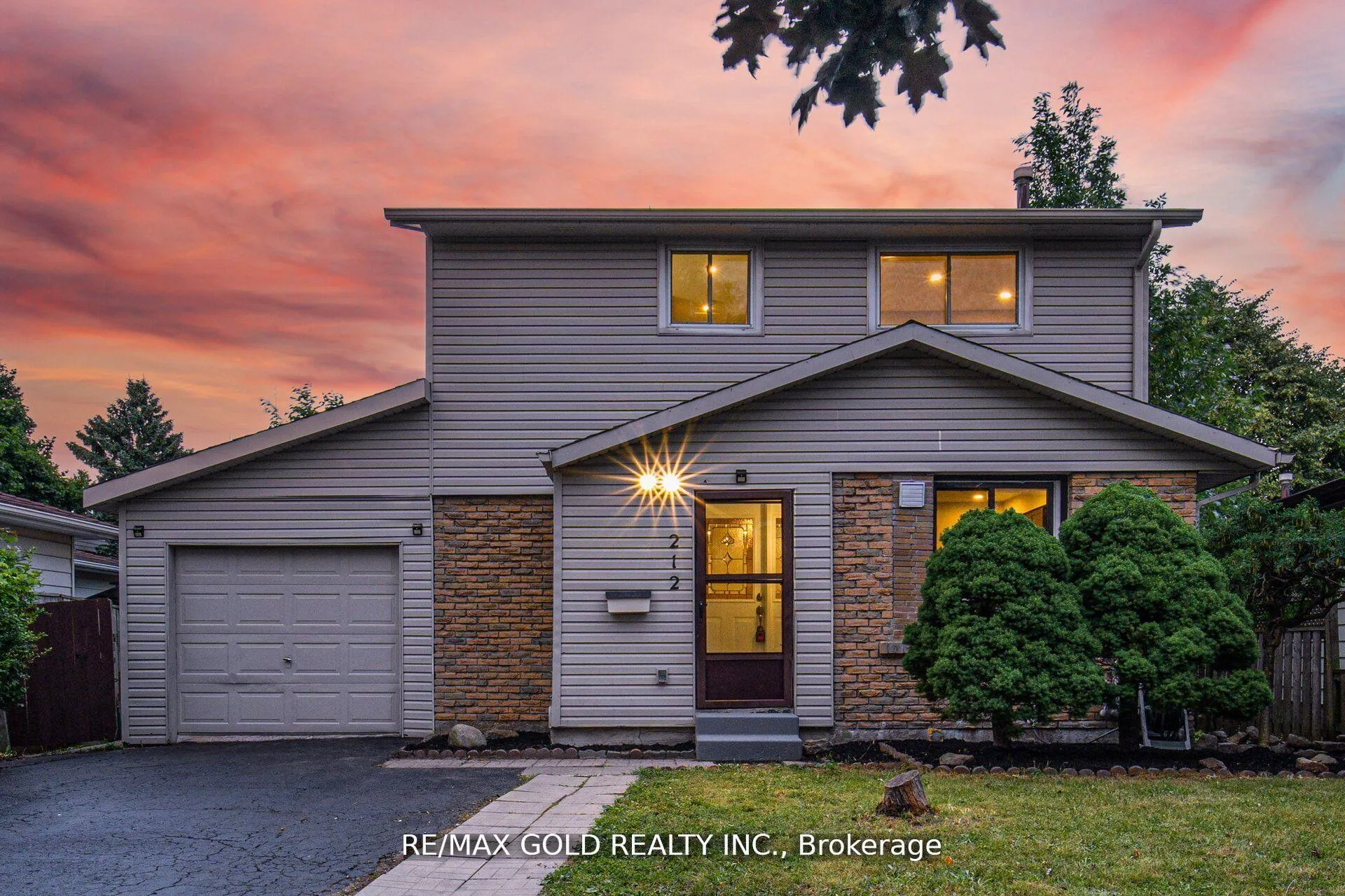 Photo 2 of 212 Cedarwoods Crescent, Kitchener — HOMEH