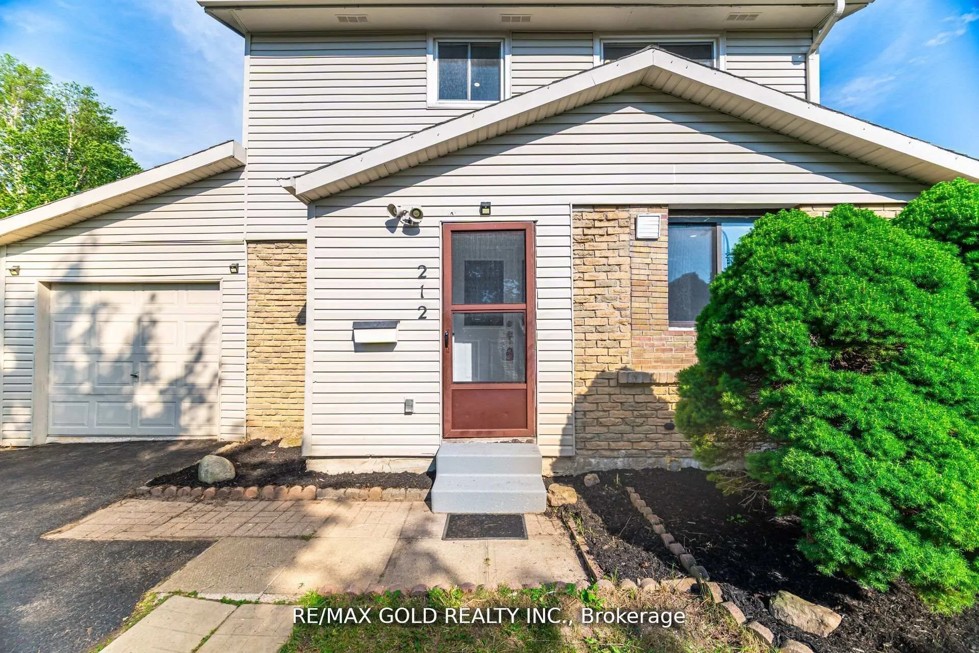 Photo 3 of 212 Cedarwoods Crescent, Kitchener — HOMEH