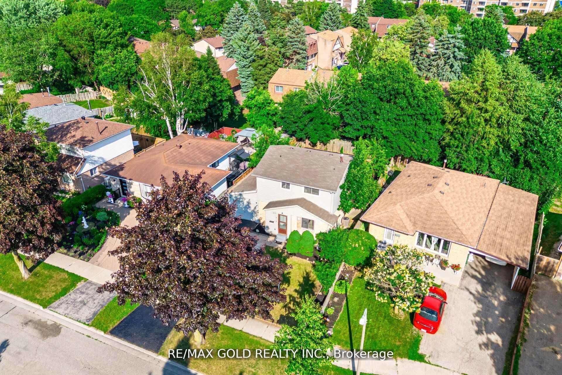 Photo 5 of 212 Cedarwoods Crescent, Kitchener — HOMEH