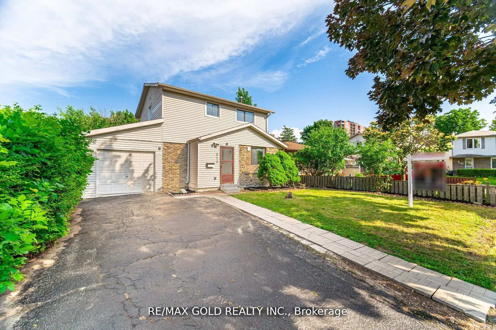 Photo 7 of 212 Cedarwoods Crescent, Kitchener — HOMEH