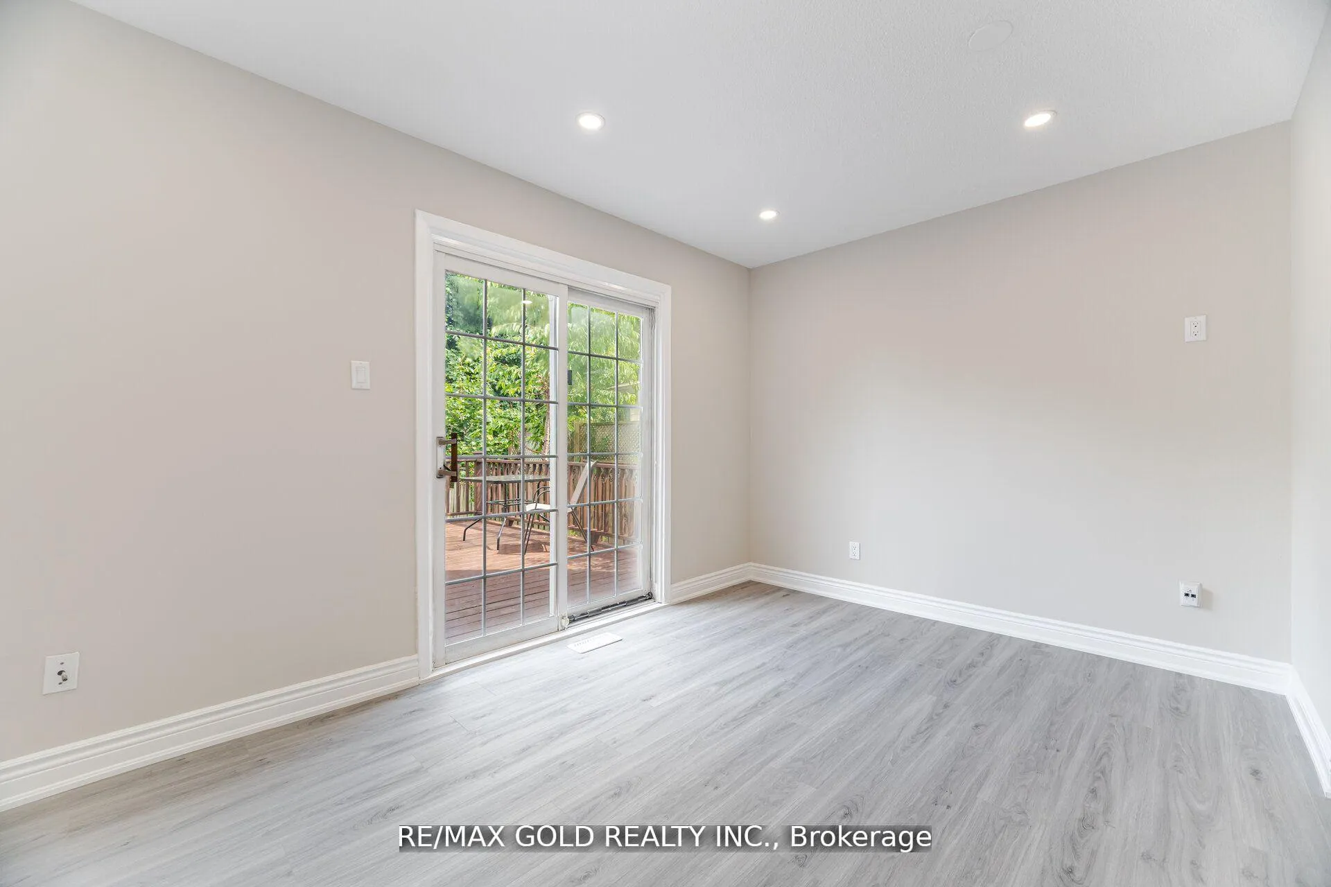 Photo 15 of 212 Cedarwoods Crescent, Kitchener — HOMEH