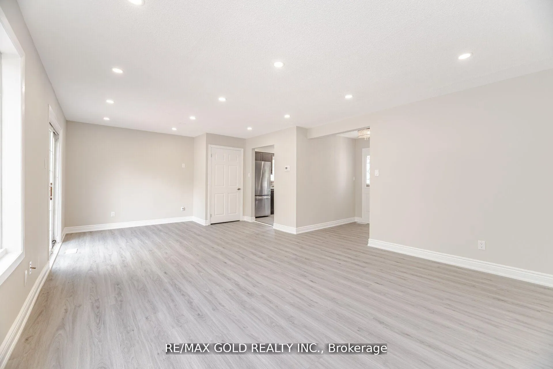 Photo 17 of 212 Cedarwoods Crescent, Kitchener — HOMEH