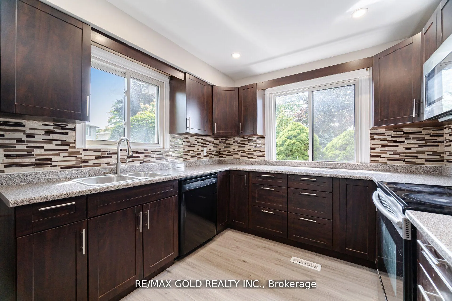 Photo 22 of 212 Cedarwoods Crescent, Kitchener — HOMEH