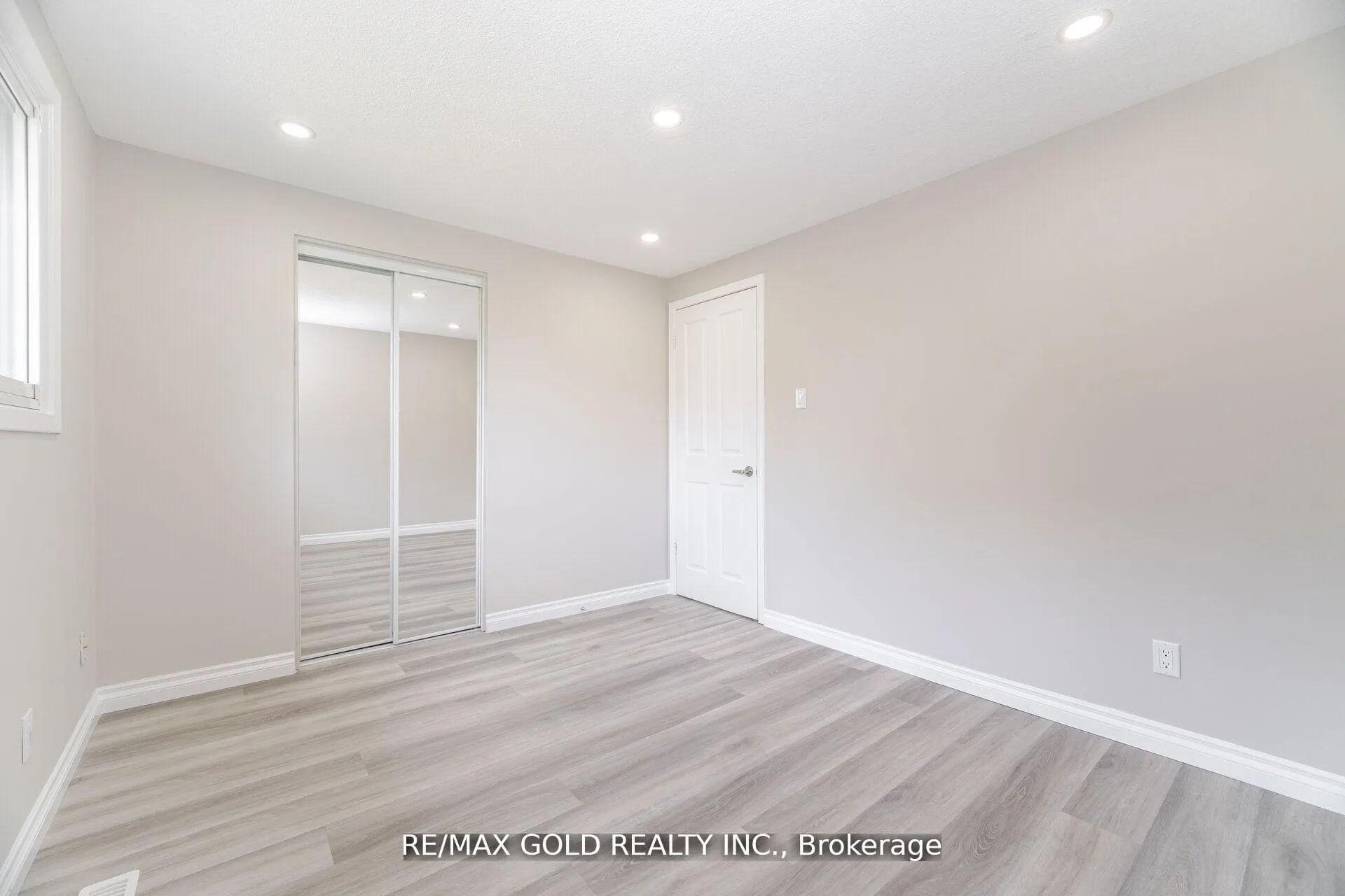 Photo 27 of 212 Cedarwoods Crescent, Kitchener — HOMEH