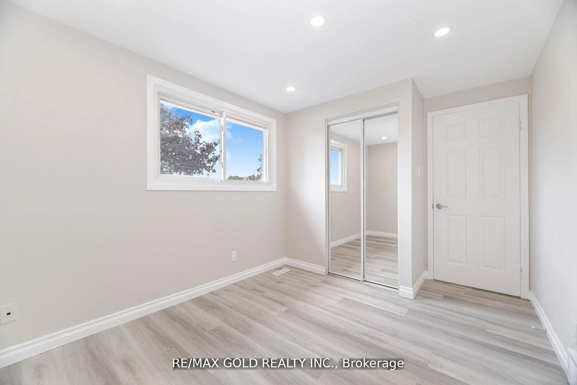 Photo 29 of 212 Cedarwoods Crescent, Kitchener — HOMEH