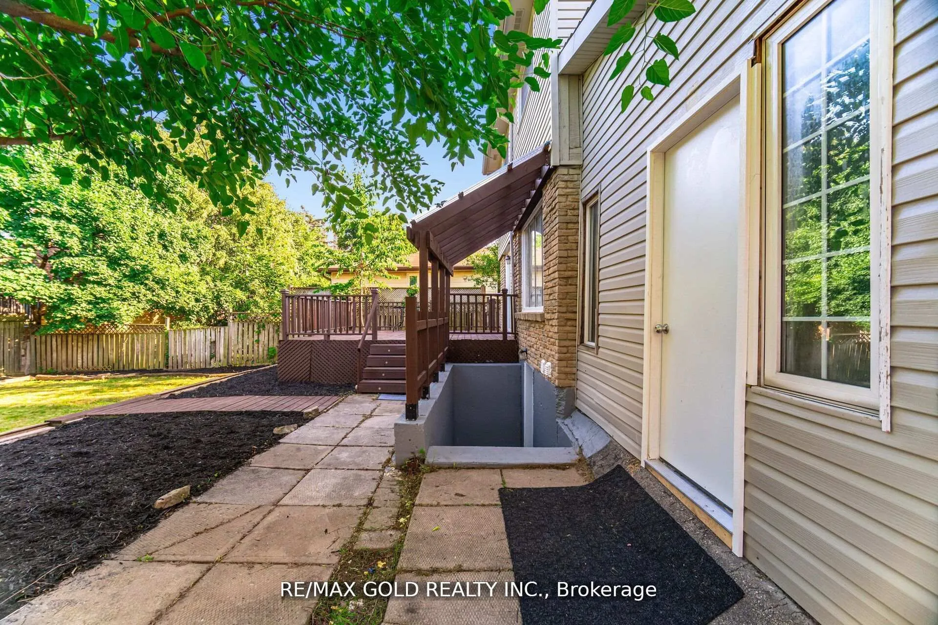 Photo 45 of 212 Cedarwoods Crescent, Kitchener — HOMEH