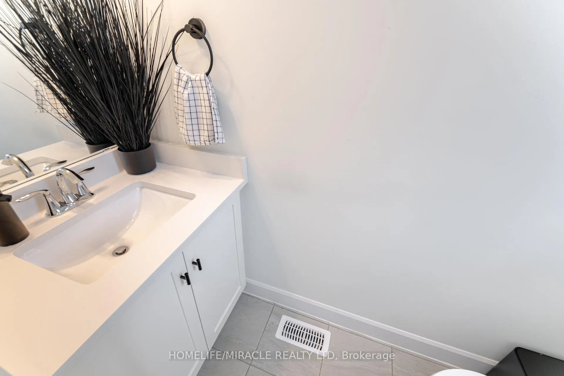 Photo 19 of 14 Southam Lane, Hamilton, Mountview — HOMEH