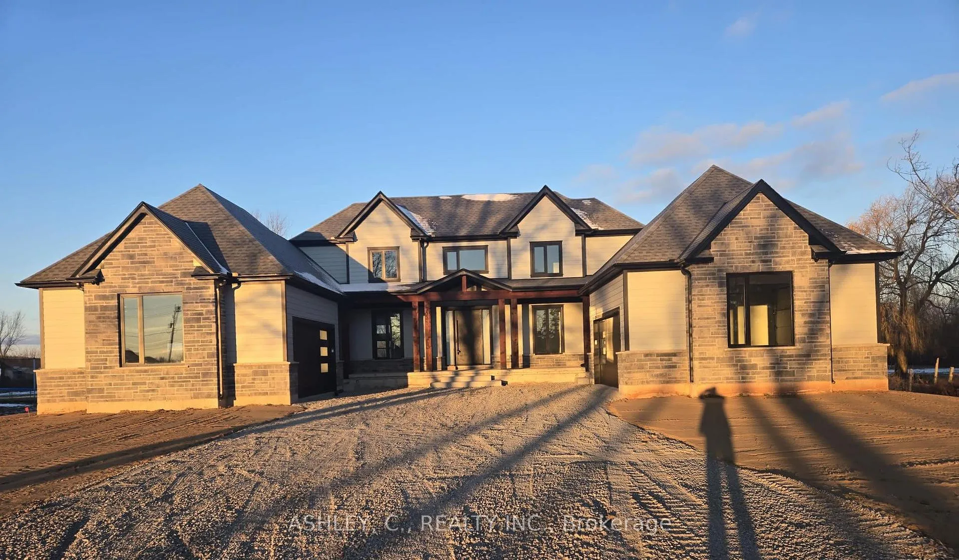 Photo 1 of 256 Mountain Road, Grimsby, Grimsby Escarpment — HOMEH