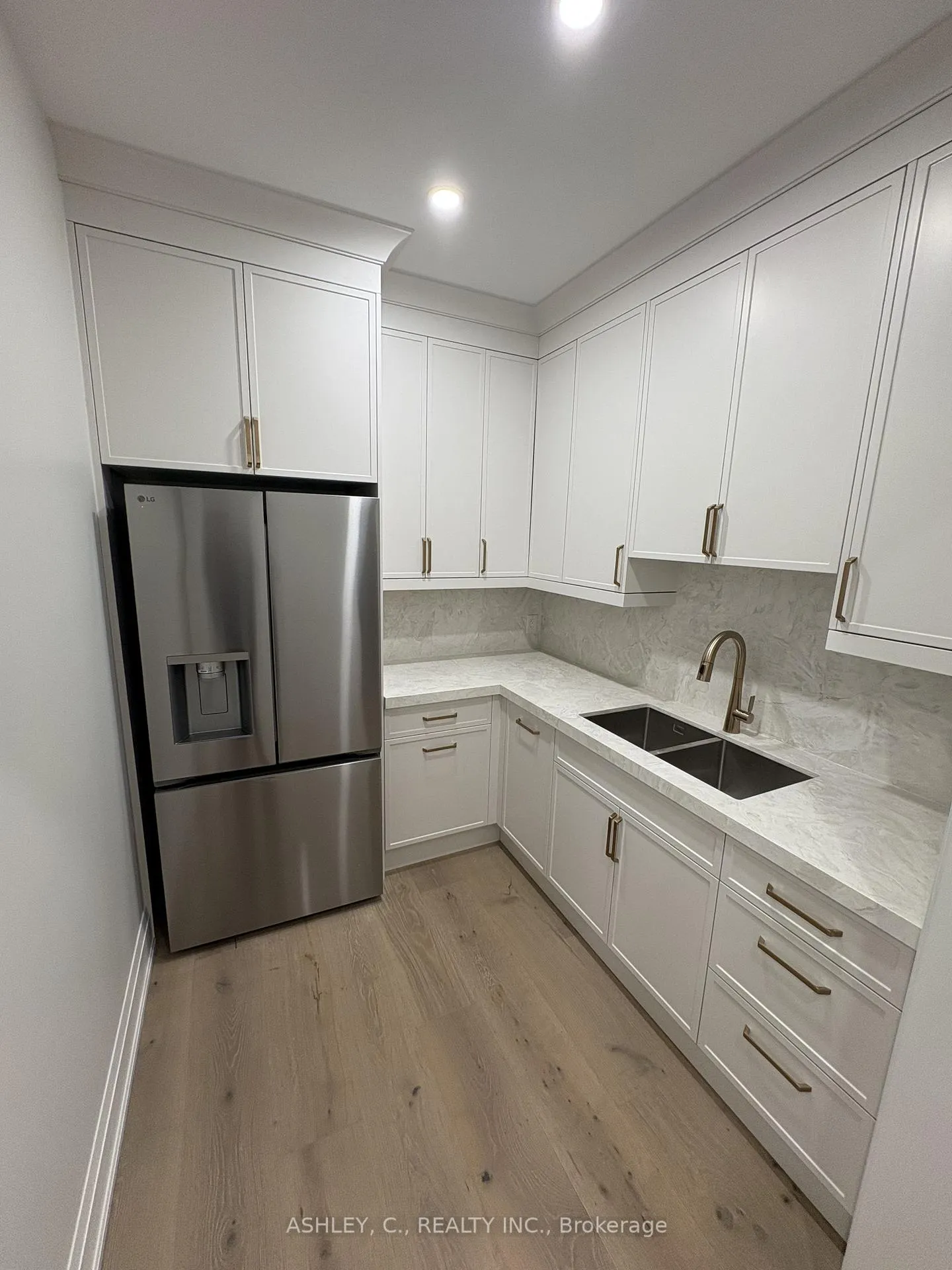 Photo 10 of 256 Mountain Road, Grimsby, Grimsby Escarpment — HOMEH