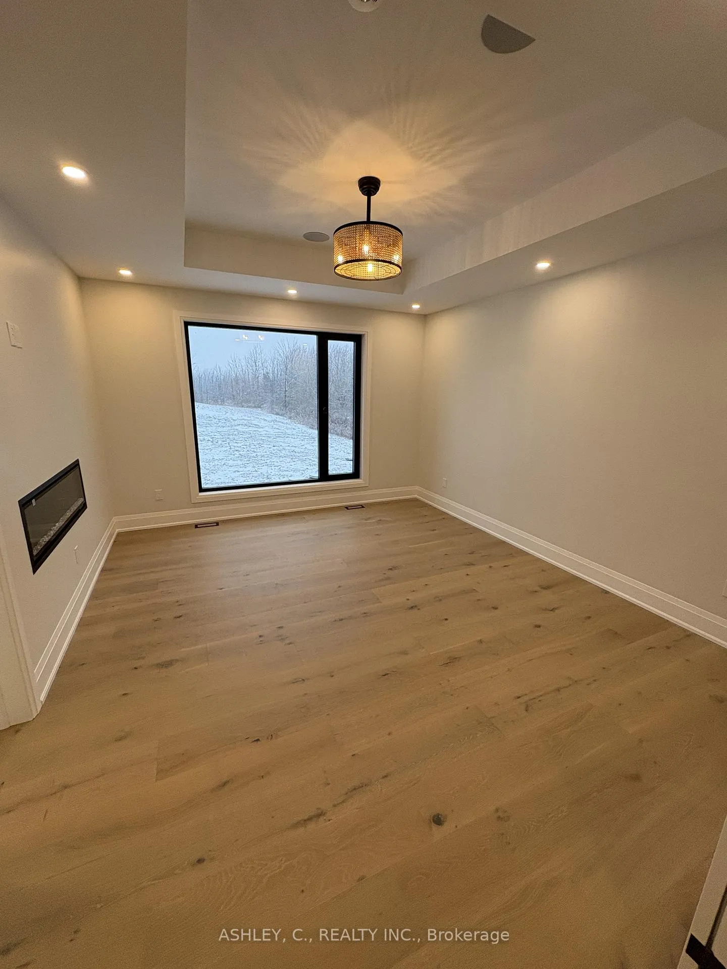 Photo 17 of 256 Mountain Road, Grimsby, Grimsby Escarpment — HOMEH