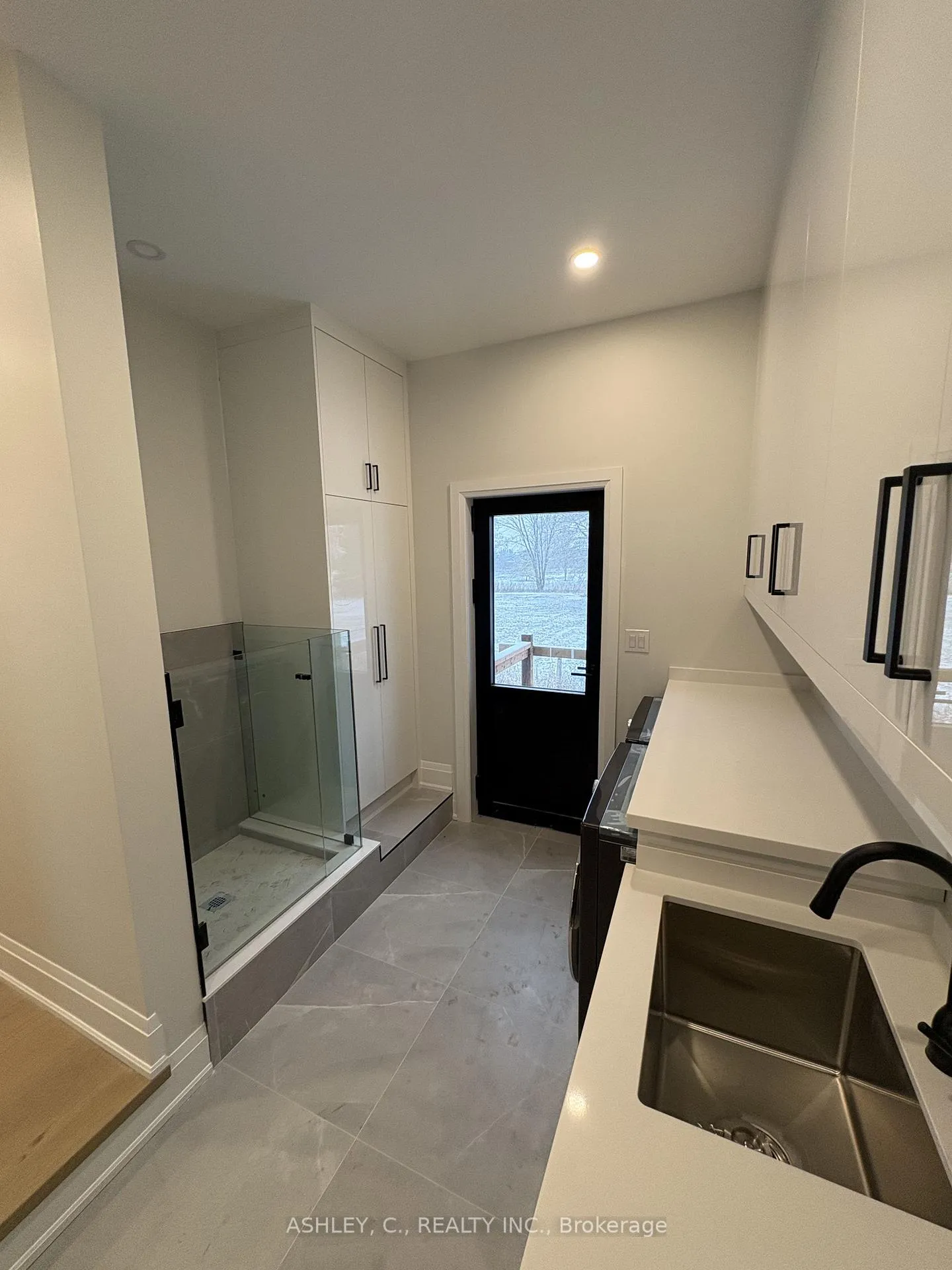 Photo 19 of 256 Mountain Road, Grimsby, Grimsby Escarpment — HOMEH