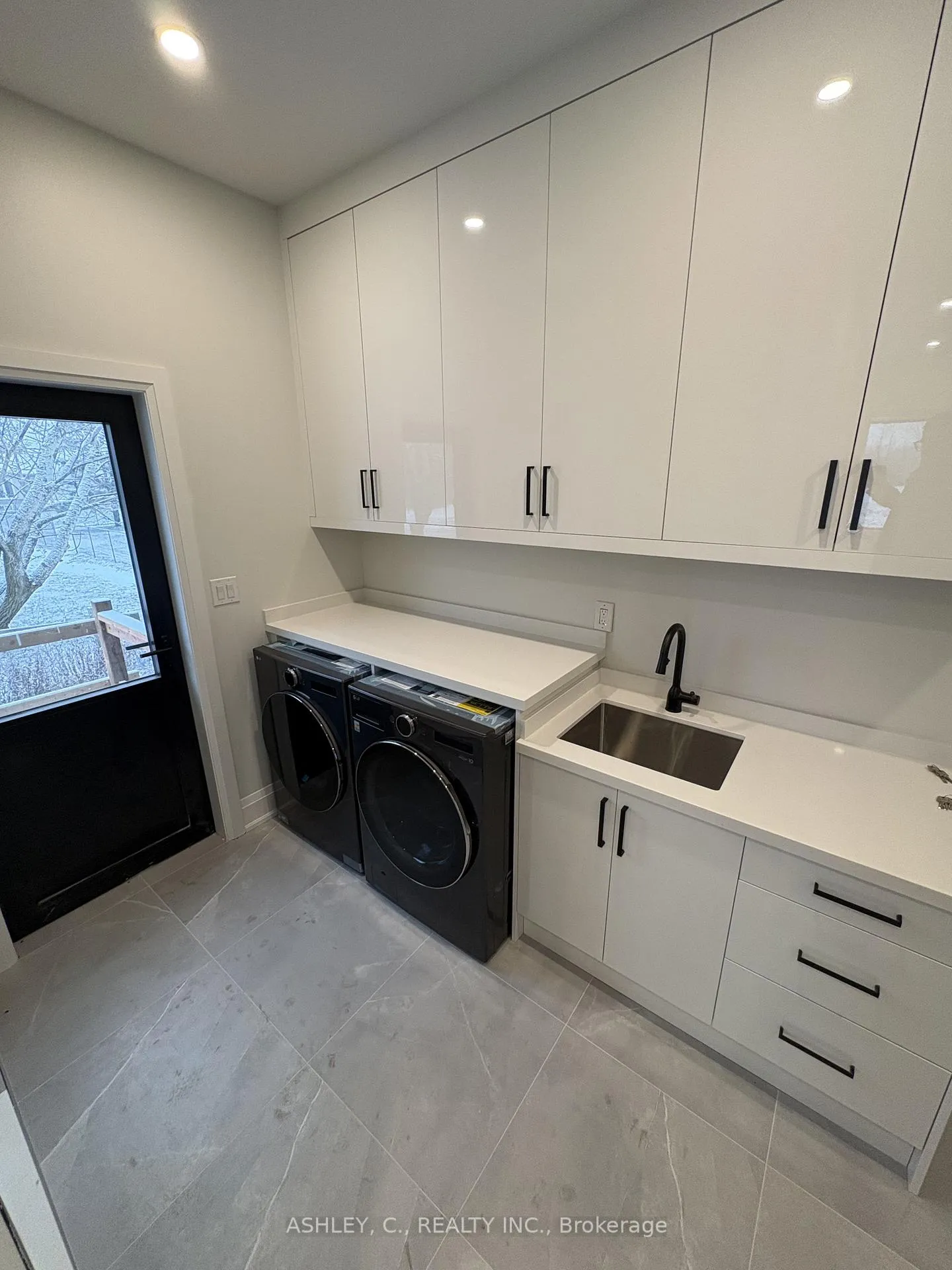 Photo 20 of 256 Mountain Road, Grimsby, Grimsby Escarpment — HOMEH