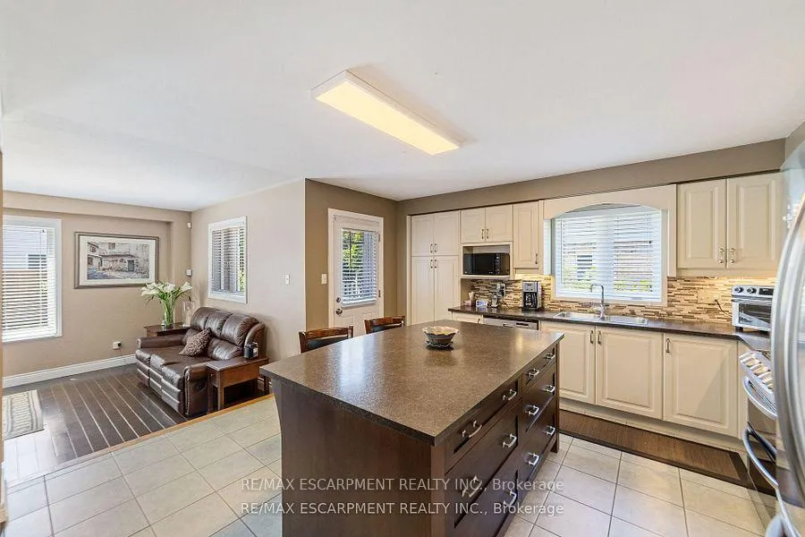 Photo 8 of 82 Griffith Drive, Grimsby, Grimsby East — HOMEH