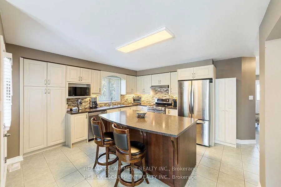 Photo 9 of 82 Griffith Drive, Grimsby, Grimsby East — HOMEH