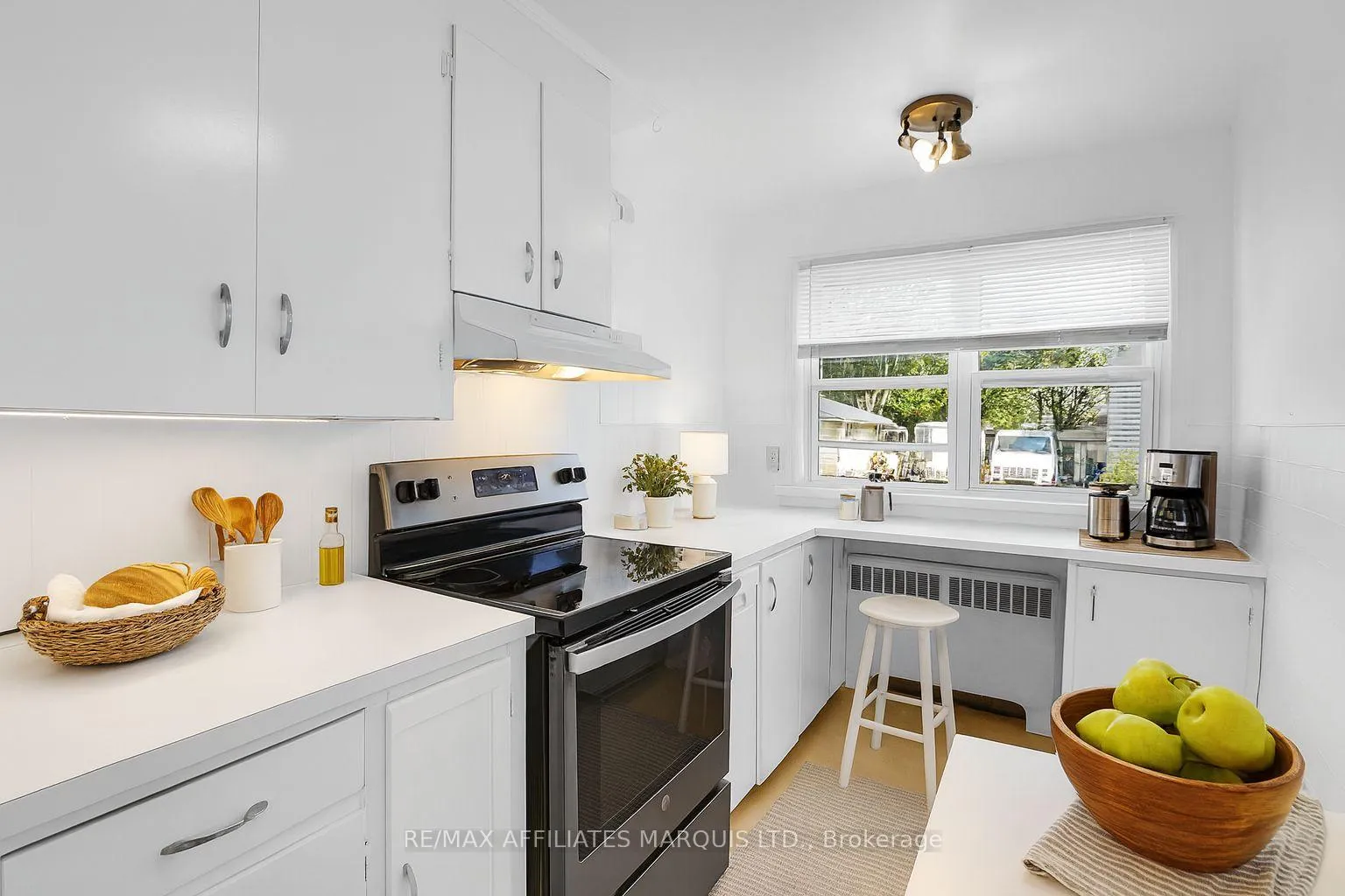 Photo 3 of 547 Fifth Street E, Cornwall — HOMEH