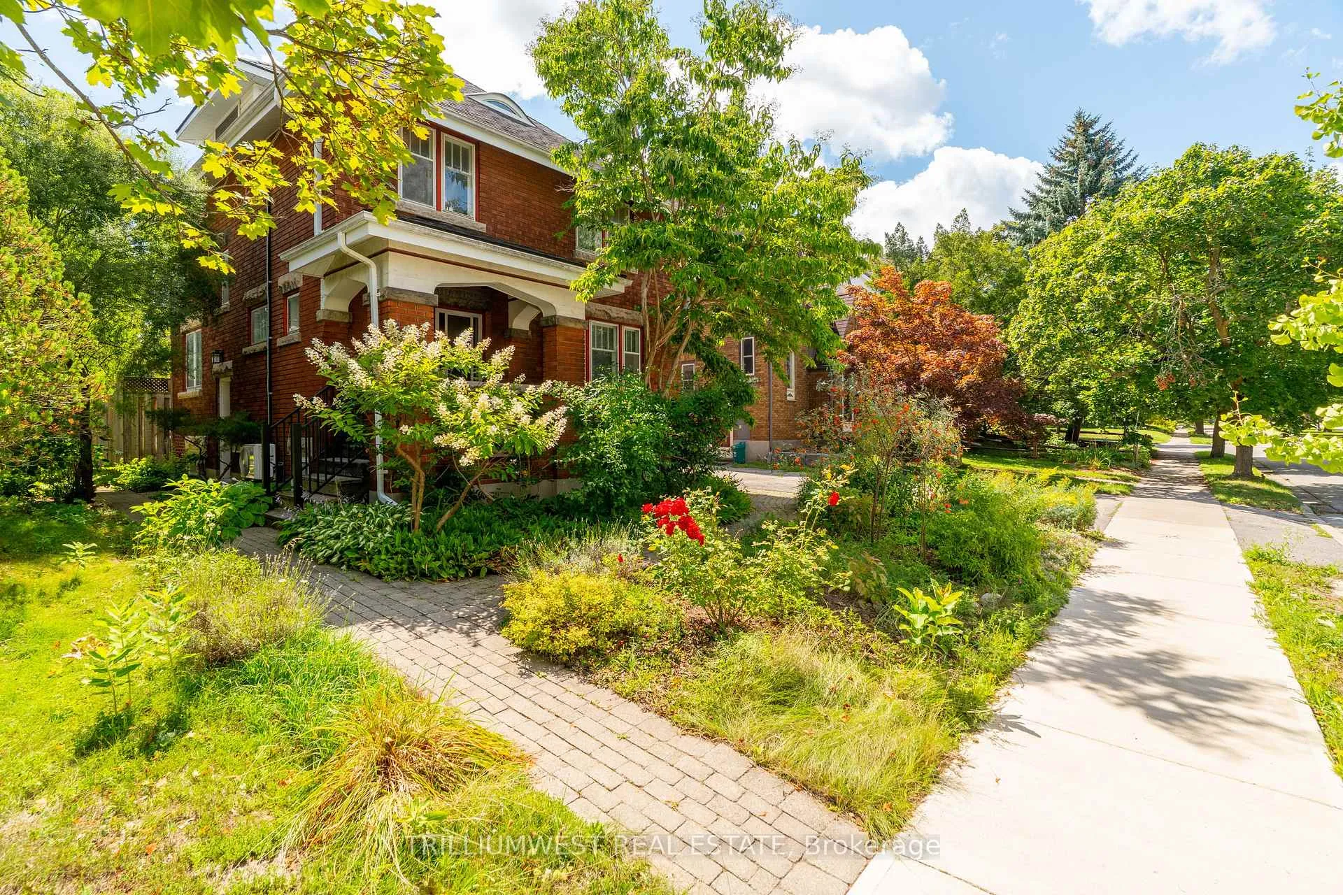 Photo 2 of 151 Union Boulevard, Kitchener — HOMEH