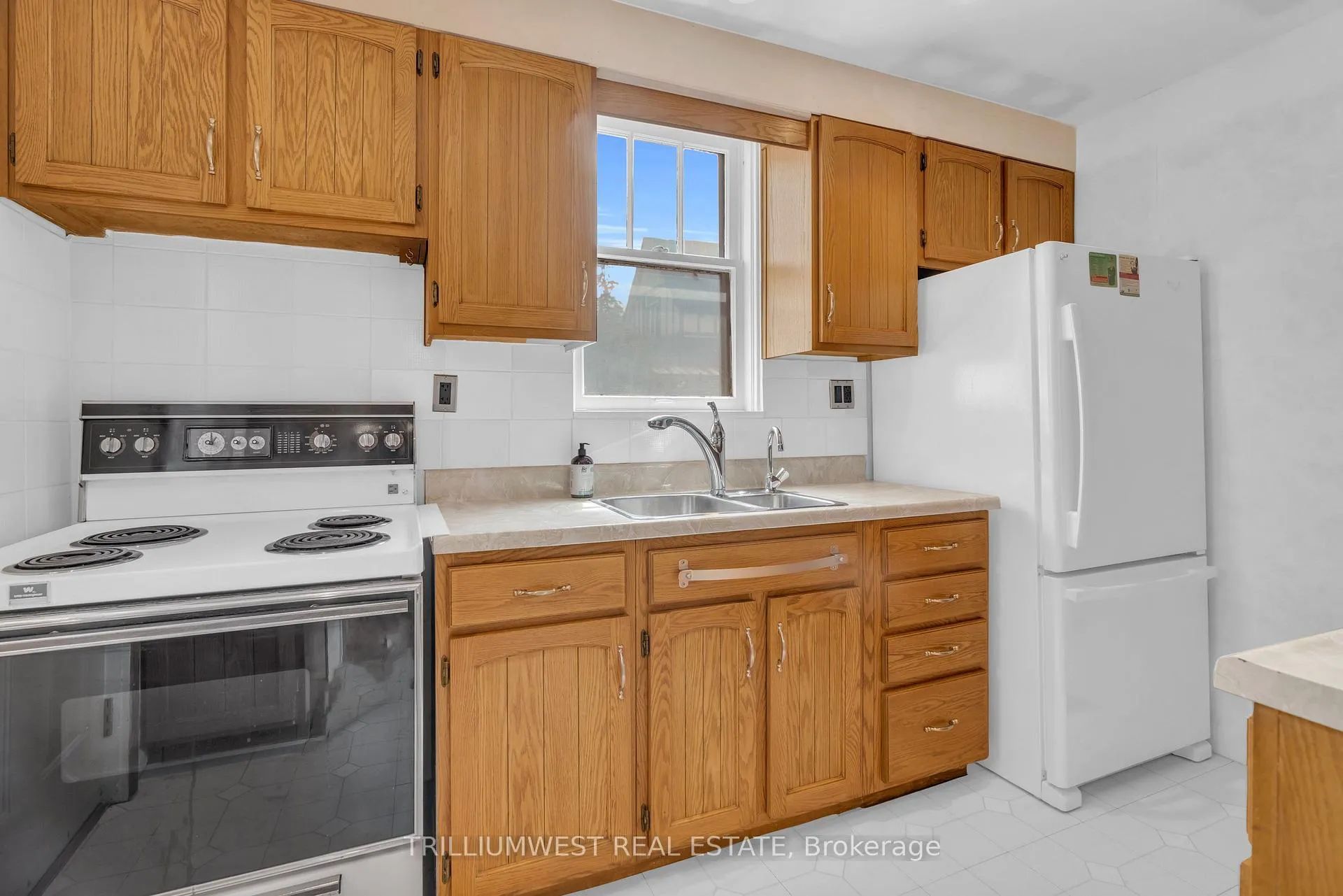 Photo 13 of 151 Union Boulevard, Kitchener — HOMEH