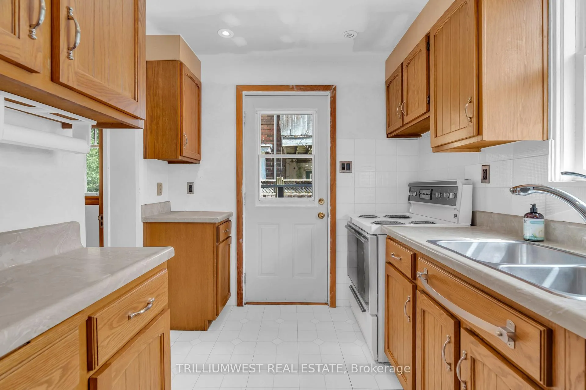 Photo 14 of 151 Union Boulevard, Kitchener — HOMEH