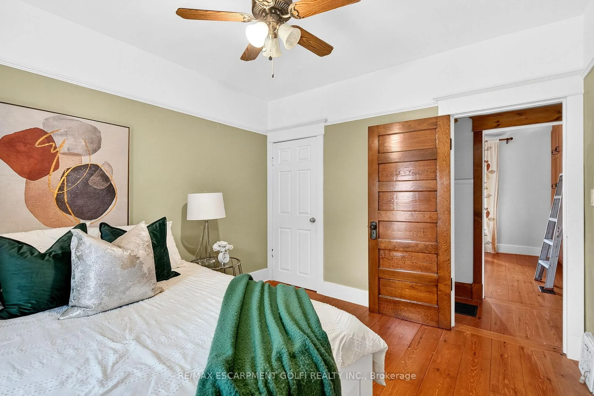 Photo 12 of 31 East 33RD Street, Hamilton, Raleigh — HOMEH