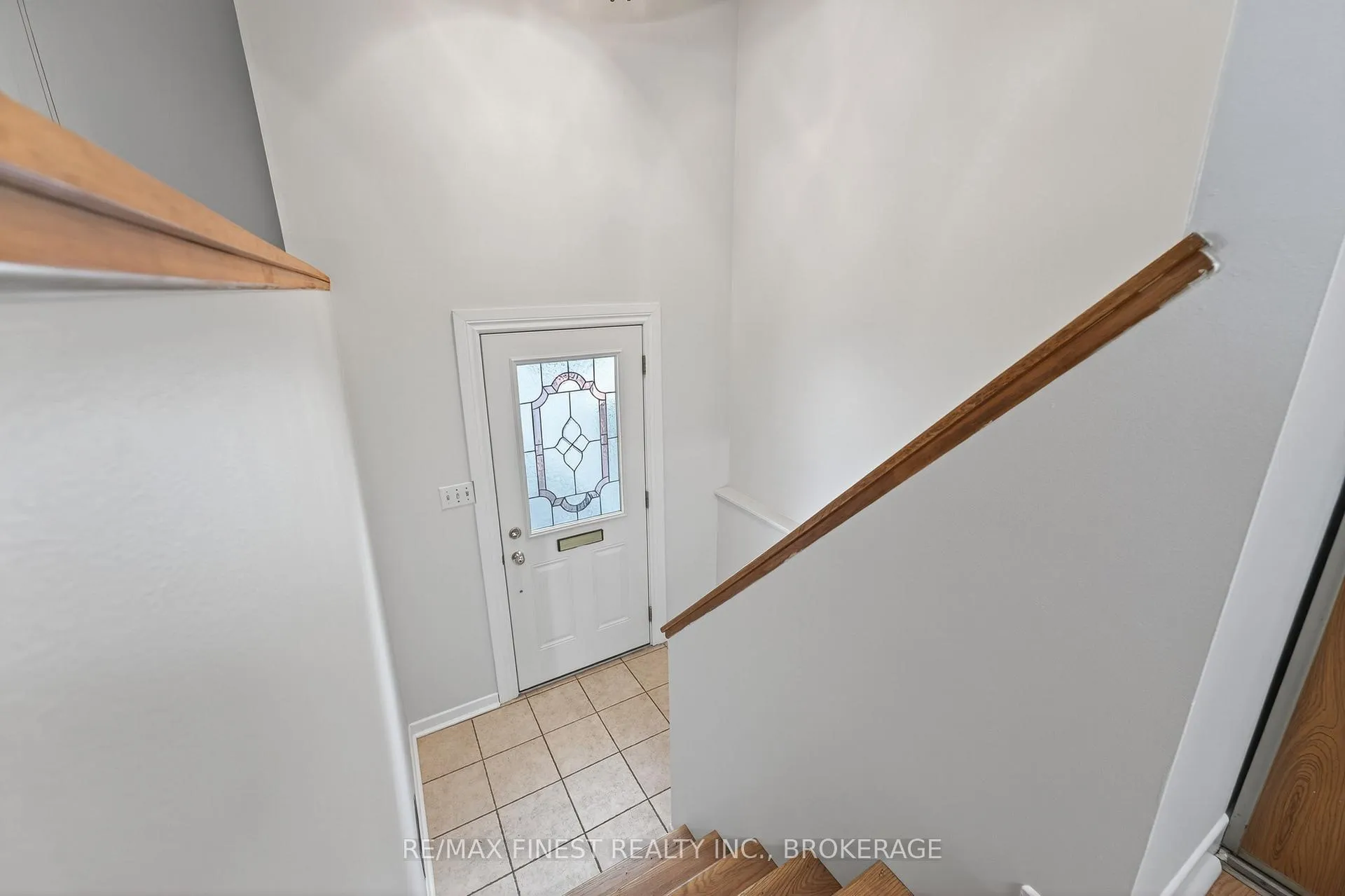 Photo 4 of 812 Cunningham Crescent, Brockville — HOMEH