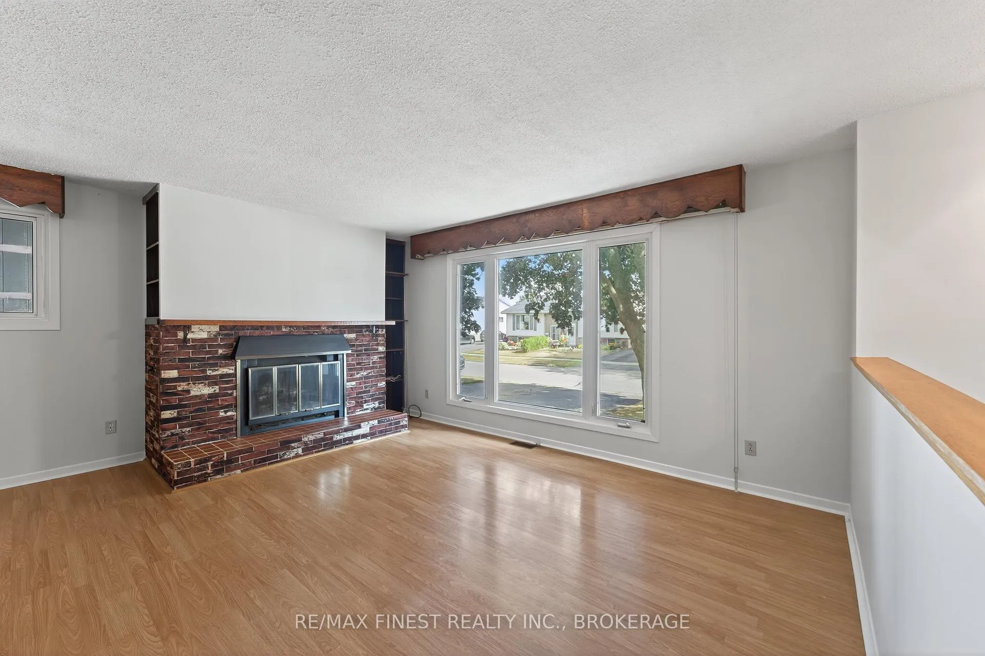 Photo 5 of 812 Cunningham Crescent, Brockville — HOMEH