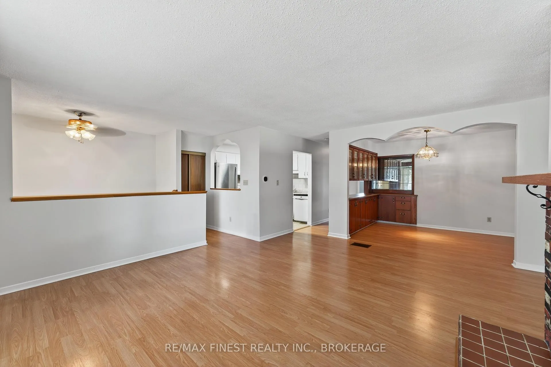 Photo 6 of 812 Cunningham Crescent, Brockville — HOMEH