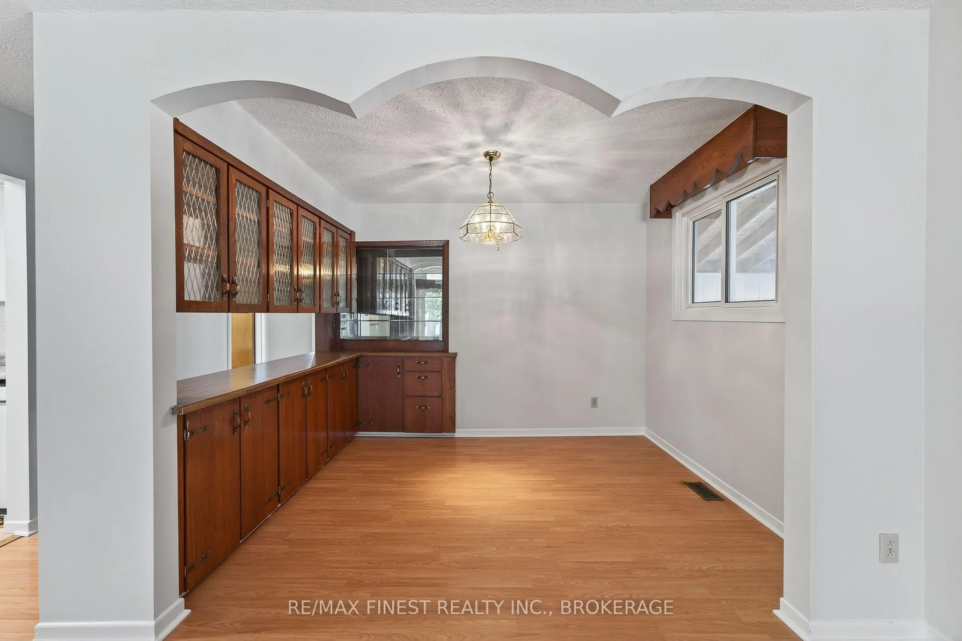 Photo 8 of 812 Cunningham Crescent, Brockville — HOMEH