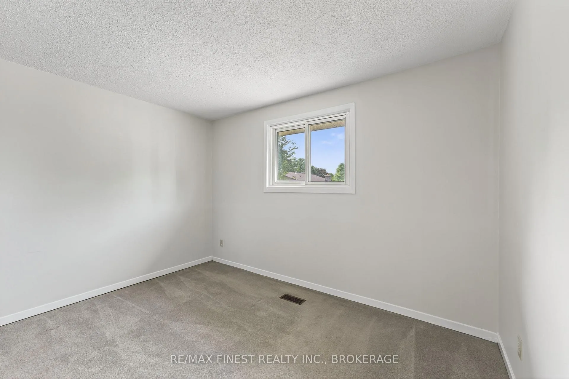 Photo 20 of 812 Cunningham Crescent, Brockville — HOMEH
