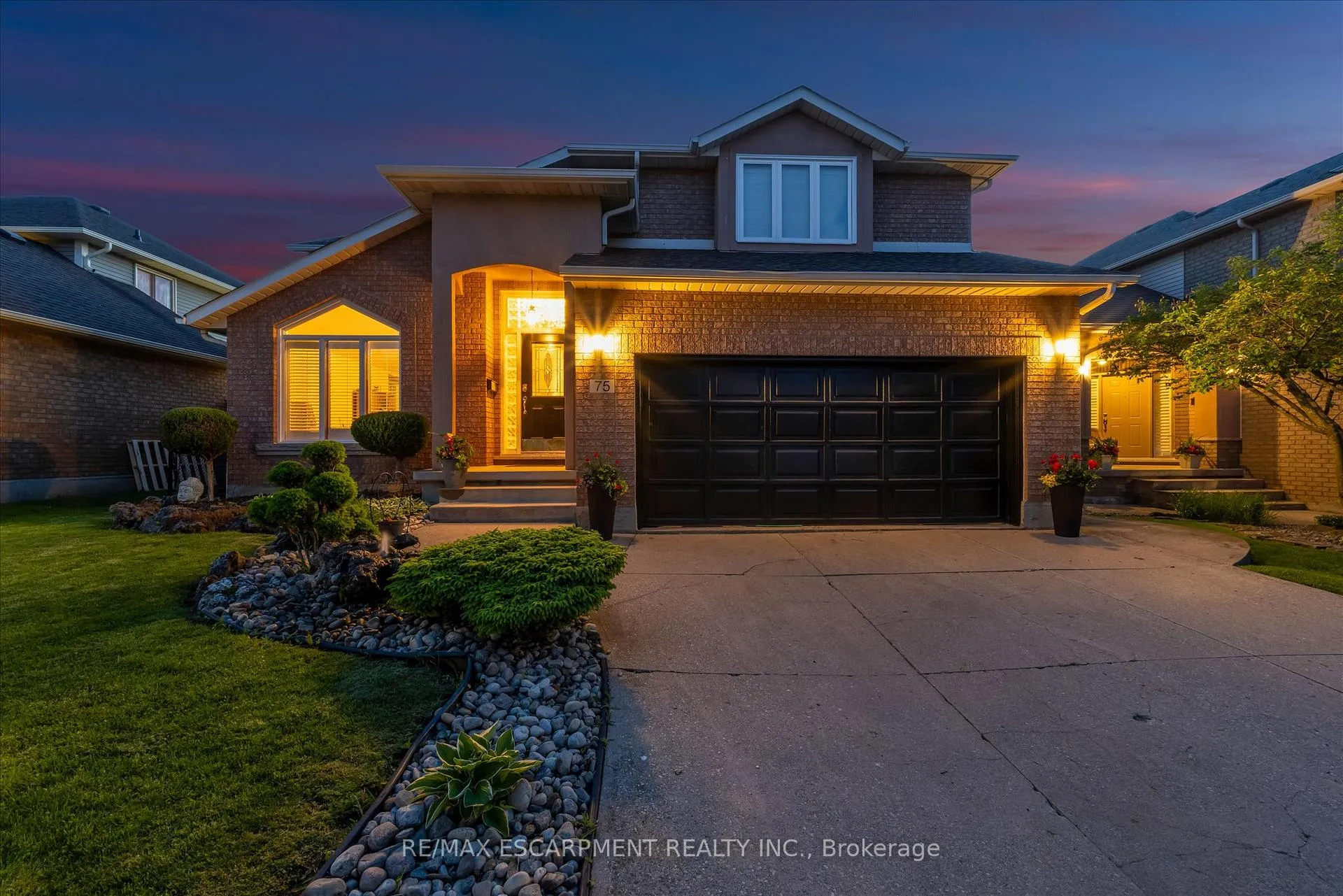 Photo 2 of 75 Gatestone Drive, Hamilton, Stoney Creek Mountain — HOMEH
