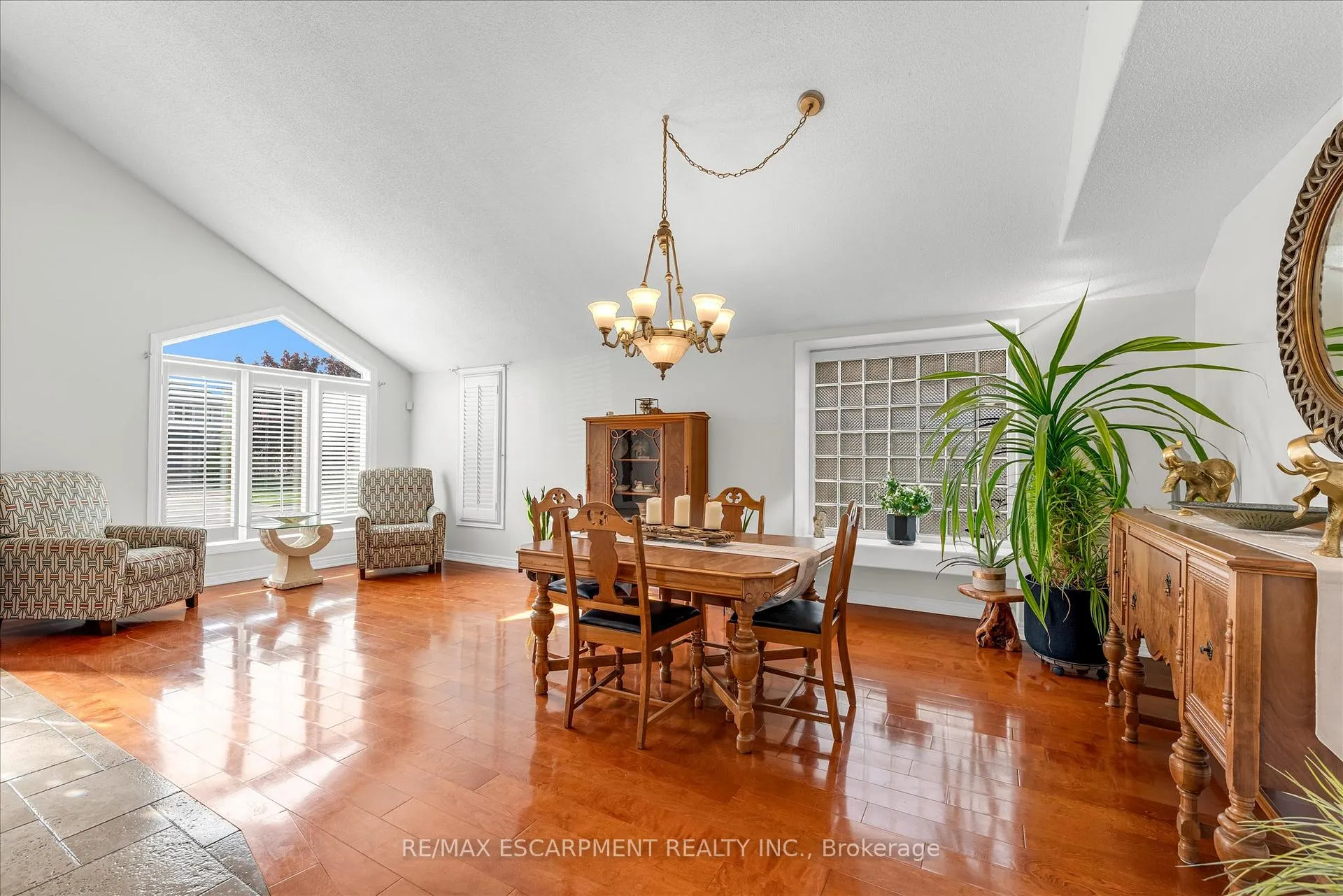 Photo 5 of 75 Gatestone Drive, Hamilton, Stoney Creek Mountain — HOMEH