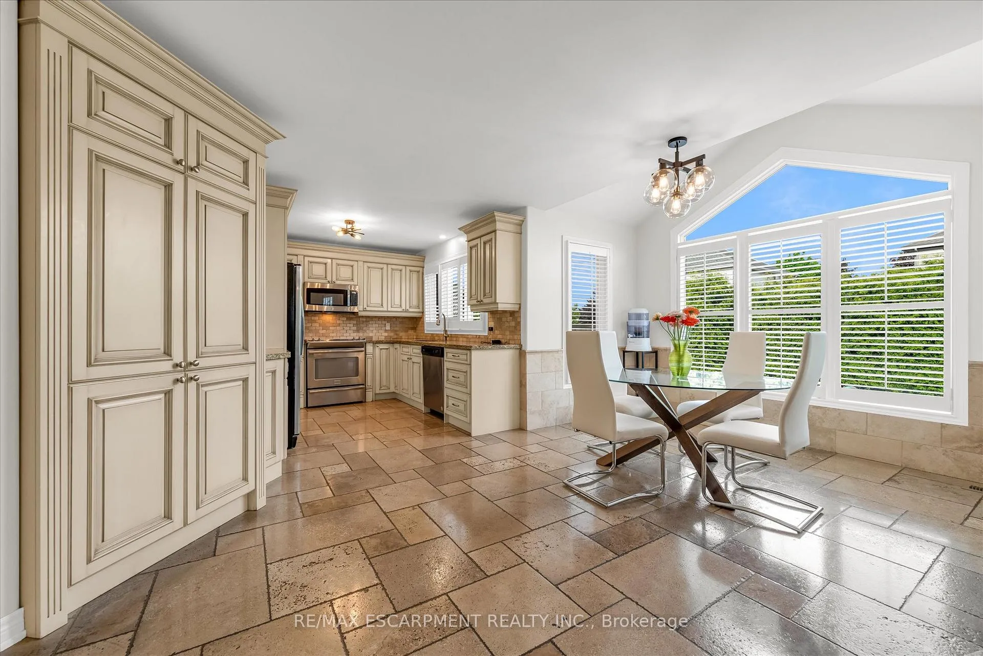Photo 6 of 75 Gatestone Drive, Hamilton, Stoney Creek Mountain — HOMEH