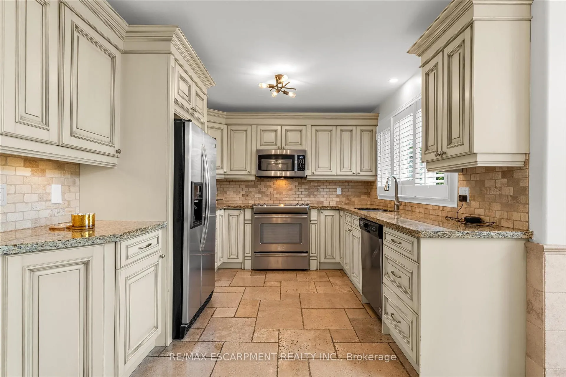 Photo 8 of 75 Gatestone Drive, Hamilton, Stoney Creek Mountain — HOMEH