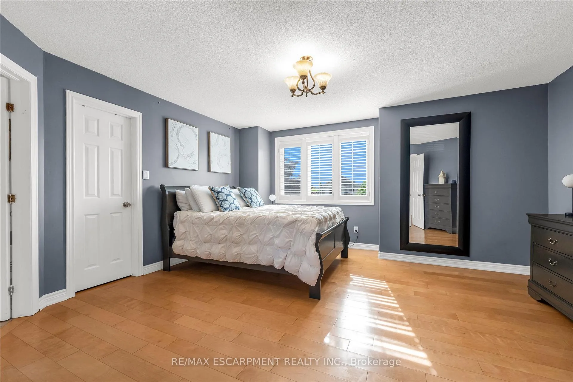 Photo 12 of 75 Gatestone Drive, Hamilton, Stoney Creek Mountain — HOMEH