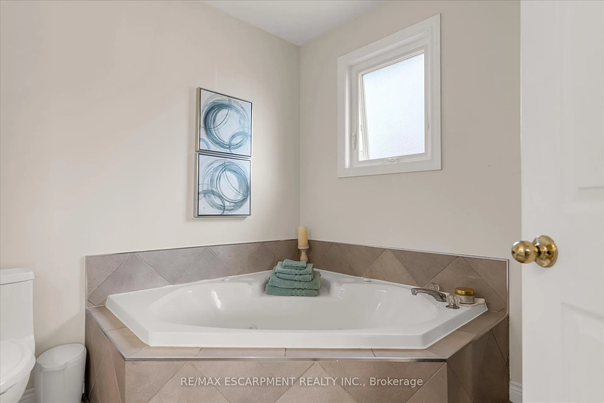 Photo 16 of 75 Gatestone Drive, Hamilton, Stoney Creek Mountain — HOMEH