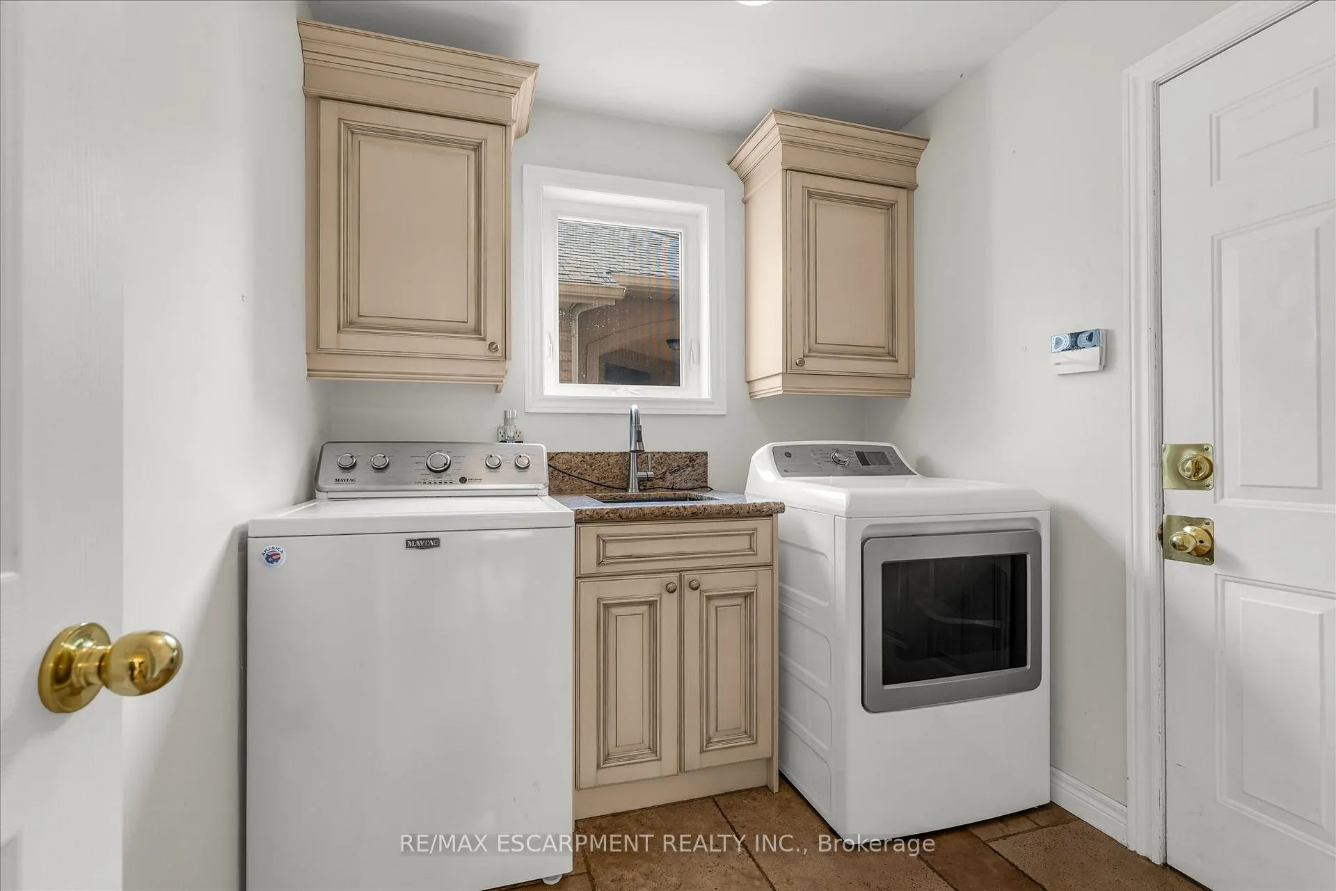 Photo 22 of 75 Gatestone Drive, Hamilton, Stoney Creek Mountain — HOMEH