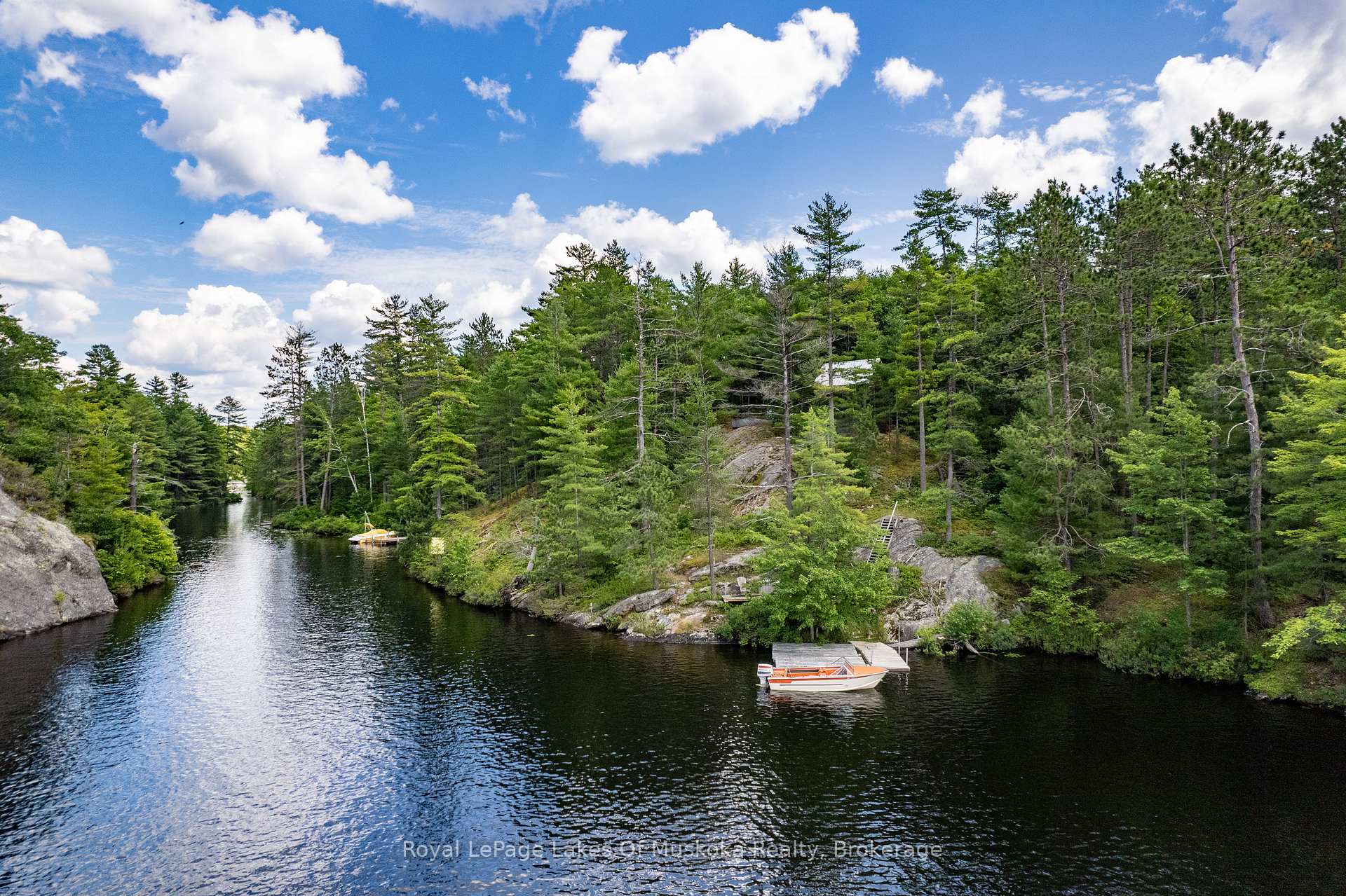Front of 998 Gull Lake