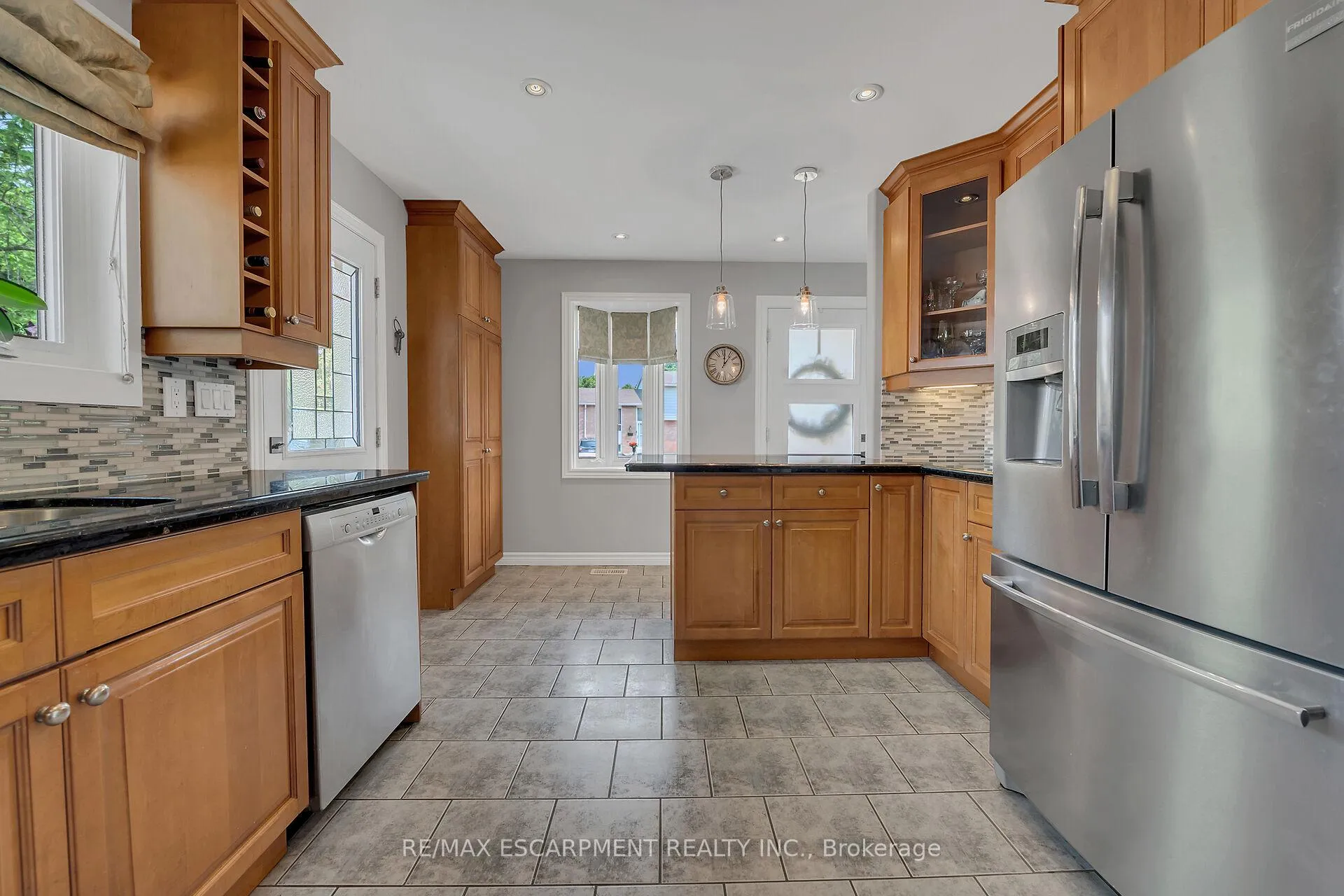 Photo 6 of 20 William Johnson Street, Hamilton, Stoney Creek Mountain — HOMEH