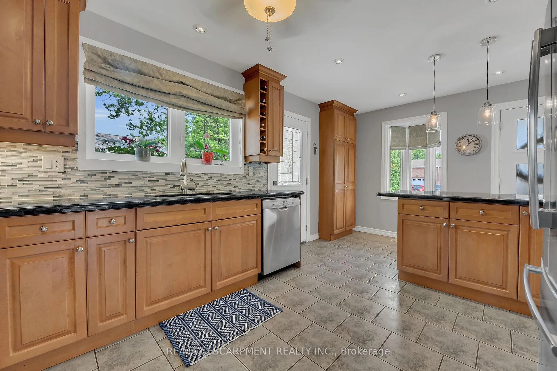 Photo 10 of 20 William Johnson Street, Hamilton, Stoney Creek Mountain — HOMEH