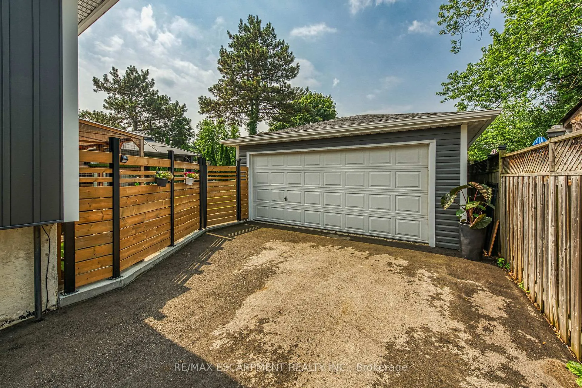 Photo 43 of 20 William Johnson Street, Hamilton, Stoney Creek Mountain — HOMEH