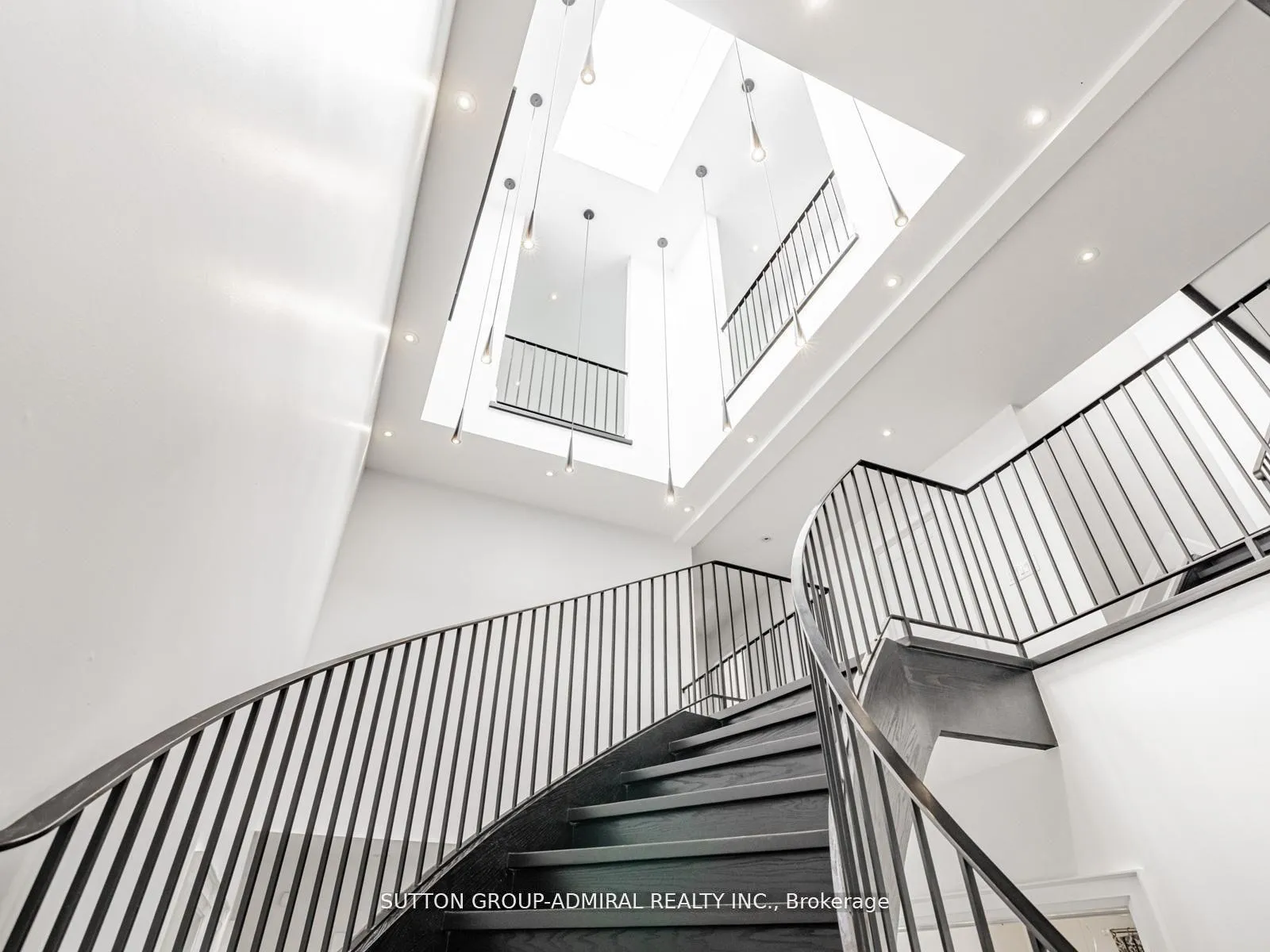Photo 5 of 11 Frontenac Avenue, Toronto, Bedford Park-Nortown — HOMEH