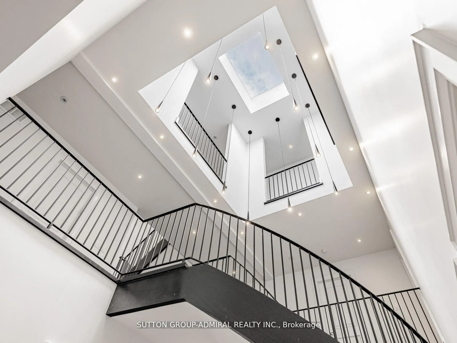 Photo 8 of 11 Frontenac Avenue, Toronto, Bedford Park-Nortown — HOMEH